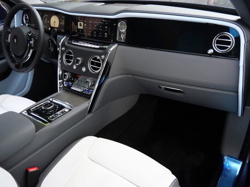 New 2026 Rolls-Royce Cullinan AWD/4WD image 18