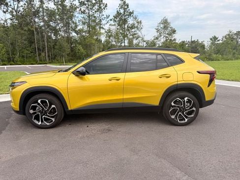Used 2024 Chevrolet Trax RS FWD image 8