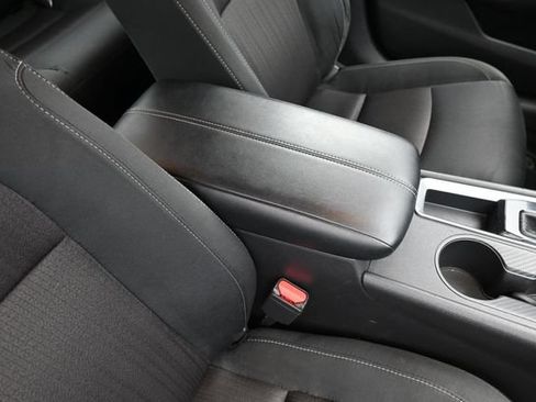 Used 2025 Nissan Altima 2.5 SV FWD image 33