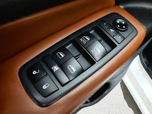 Used 2021 Jeep Grand Cherokee Overland AWD/4WD image 27