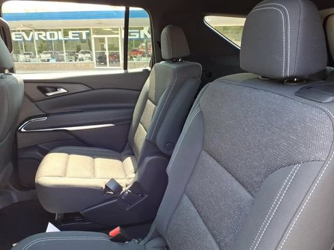 Used 2025 Chevrolet Traverse LT AWD/4WD image 11