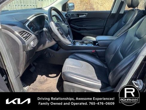 Used 2019 Ford Edge Titanium w/ Equipment Group 301A AWD/4WD image 8