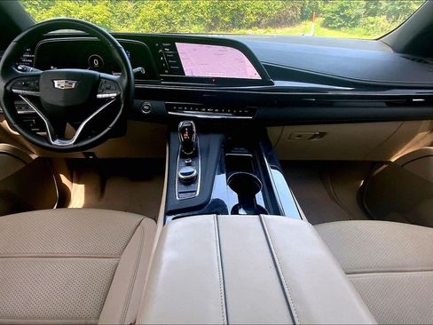 Used 2021 Cadillac Escalade ESV Premium Luxury w/ Driver Assist Tech Package AWD/4WD image 16