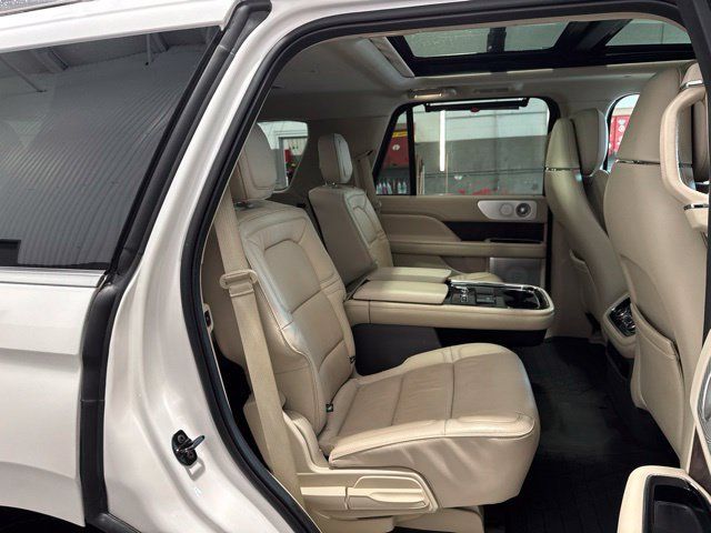 Used 2019 Lincoln Navigator Reserve w/ Cargo Package AWD/4WD image 18