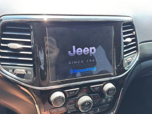 Used 2021 Jeep Grand Cherokee Laredo X AWD/4WD image 22