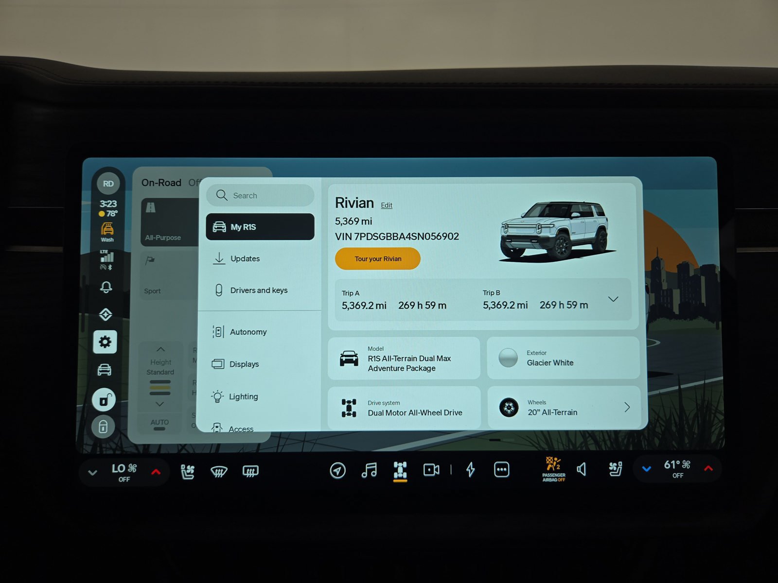 Used 2025 Rivian R1S Adventure Dual AWD/4WD image 29
