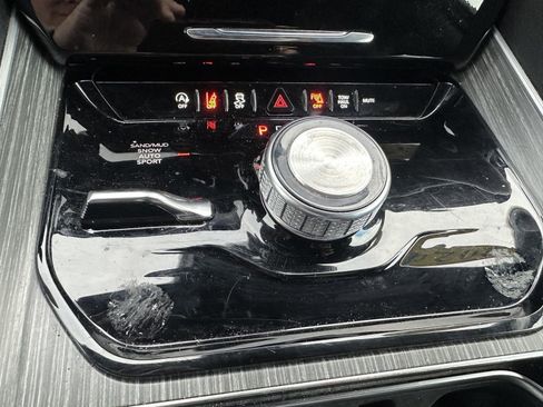 Used 2024 Jeep Wagoneer Series II w/ Flexible Seating Group image 26