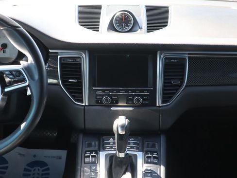 Used 2015 Porsche Macan S image 8