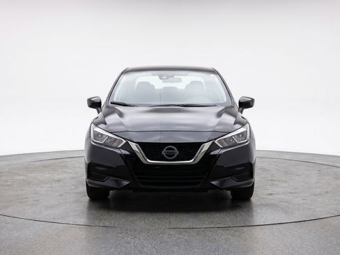 Used 2025 Nissan Versa SV image 2