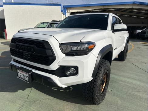 Used 2021 Toyota Tacoma TRD Off-Road image 3