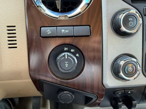 Used 2013 Ford F250 Lariat w/ Lariat Ultimate Pkg image 31