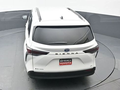 Used 2025 Toyota Sienna LE image 43