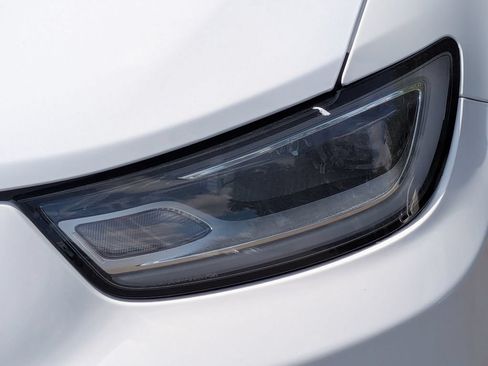 Used 2023 Chrysler Pacifica Touring-L FWD image 8