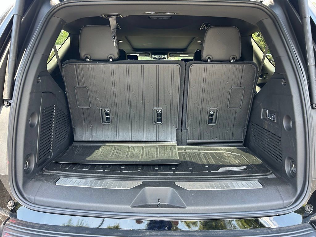 Used 2025 GMC Yukon Denali w/ Denali Reserve Package RWD image 51
