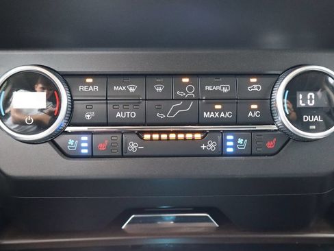 Used 2019 Ford Expedition Platinum AWD/4WD image 29