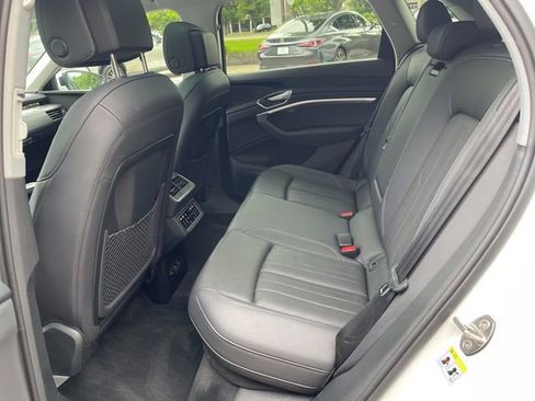 Used 2023 Audi e-tron Premium Plus AWD/4WD image 31