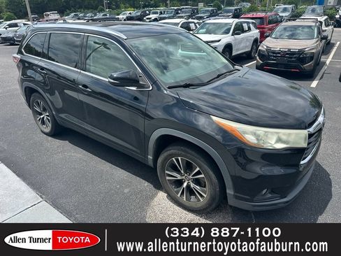 Used 2016 Toyota Highlander XLE FWD image 1
