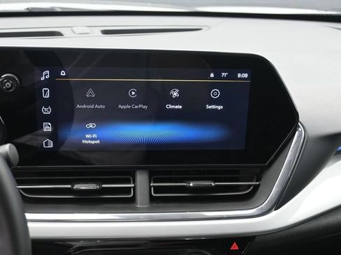 Used 2025 Chevrolet Trax LT w/ LT Convenience Package FWD image 13
