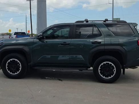 Used 2025 Toyota 4Runner TRD Off-Road Premium AWD/4WD image 5