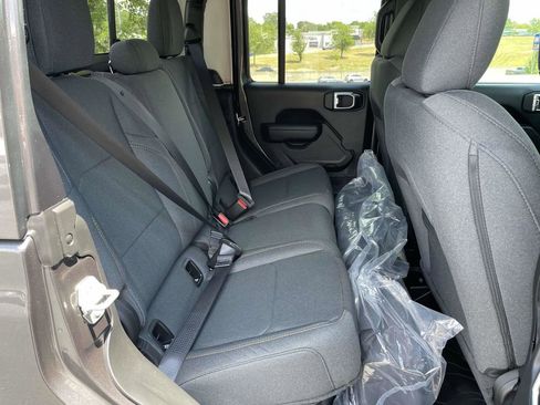 New 2025 Jeep Gladiator Sport image 31