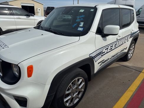 Used 2021 Jeep Renegade Latitude image 2