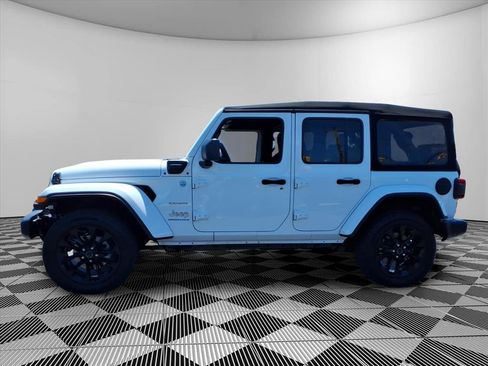 Used 2024 Jeep Wrangler Unlimited Sahara w/ Technology Group AWD/4WD image 8