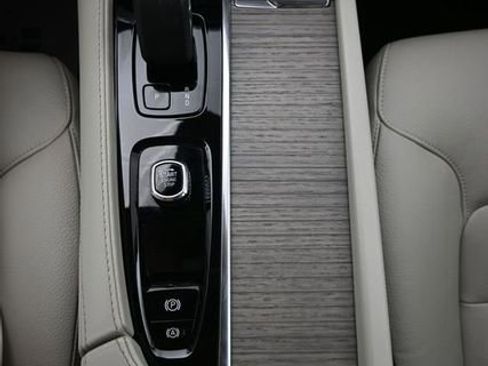 Used 2023 Volvo XC90 B5 Plus AWD/4WD image 11