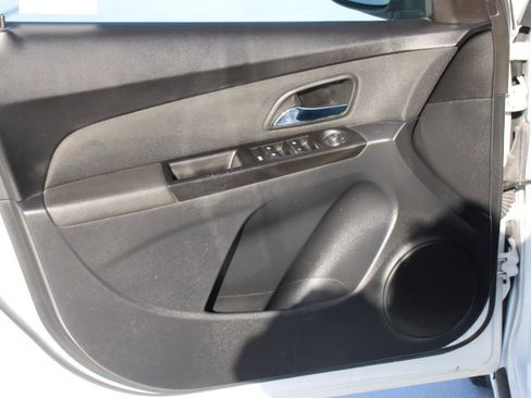 Used 2014 Chevrolet Cruze LT image 10