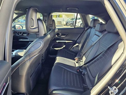 Used 2025 Mercedes-Benz GLC 300 GLC 300 image 16