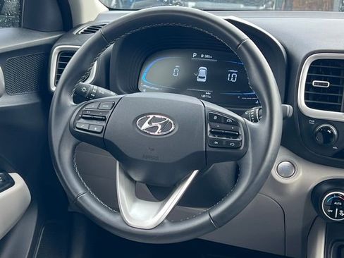 Used 2025 Hyundai Venue SEL FWD image 16