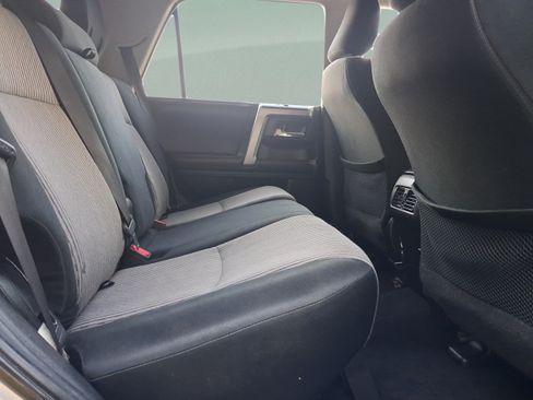 Used 2017 Toyota 4Runner SR5 AWD/4WD image 27