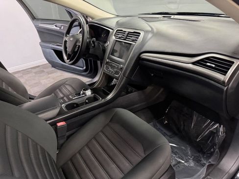 Used 2018 Ford Fusion SE w/ Fusion SE Technology Package image 58