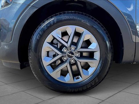 Used 2023 Kia Telluride LX image 17