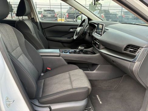 Used 2025 Nissan Rogue SV AWD/4WD image 33