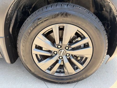 Used 2022 Nissan Pathfinder SV AWD/4WD image 16