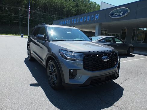 Used 2025 Ford Explorer ST w/ Sun And Sound Package AWD/4WD image 1