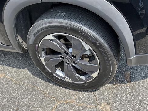Used 2025 Nissan Rogue SV FWD image 15