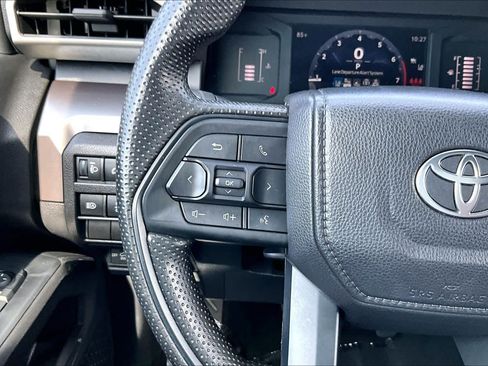 Used 2025 Toyota Tacoma SR5 AWD/4WD image 22