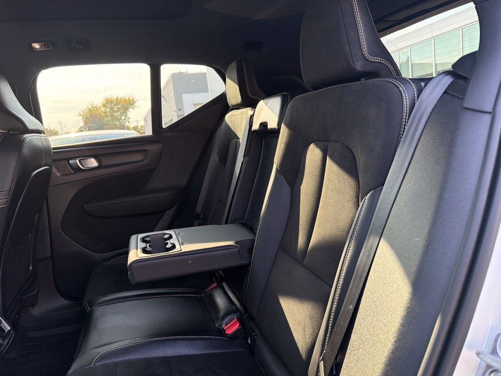 Used 2021 Volvo XC40 T4 R-Design w/ Protection Package Premier FWD image 14