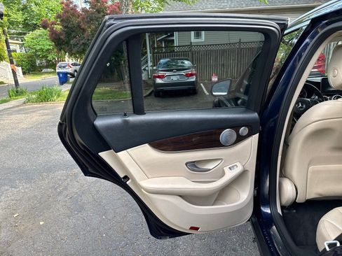 Used 2016 Mercedes-Benz GLC 300 4MATIC image 14