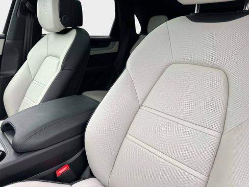 Used 2024 Porsche Cayenne Base image 22