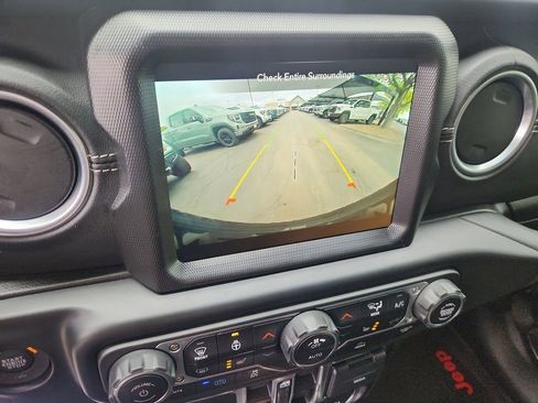 Used 2023 Jeep Wrangler Unlimited Sahara w/ Cold Weather Group AWD/4WD image 24