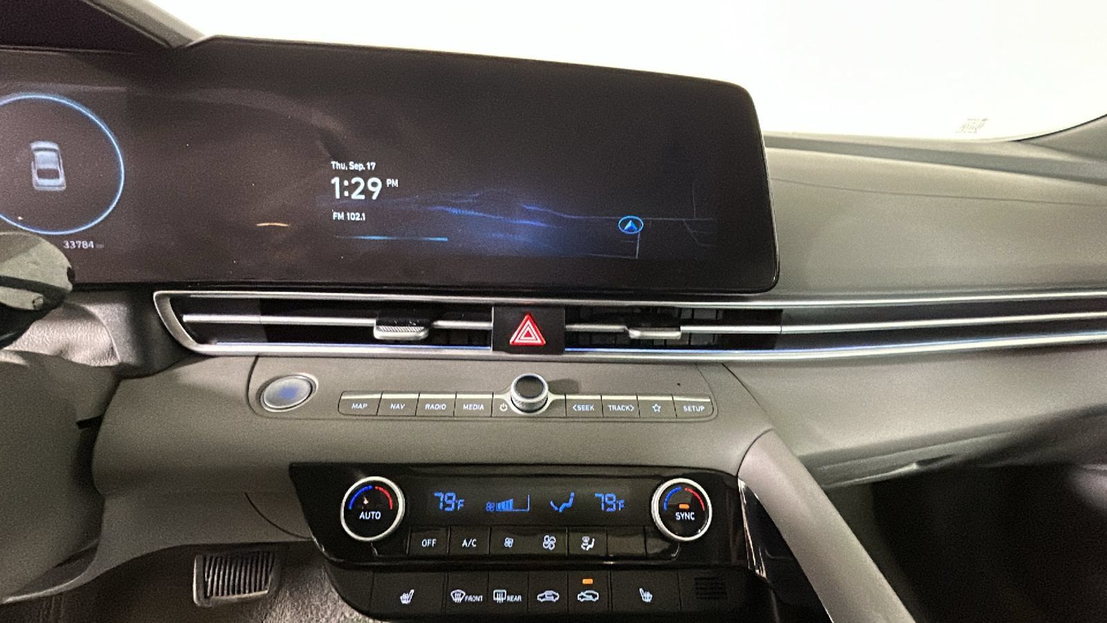 Used 2025 Hyundai Elantra SEL FWD image 27