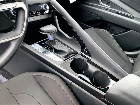 Certified 2025 Hyundai Elantra Blue image 10