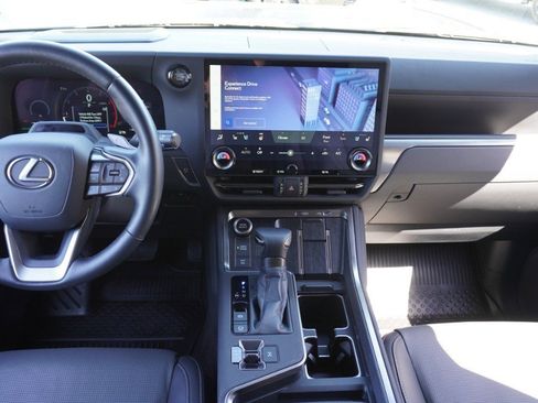 Used 2025 Lexus GX 550 w/ Accessory Package (2T) AWD/4WD image 29