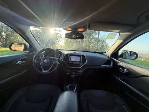 Used 2015 Jeep Cherokee Latitude FWD image 15