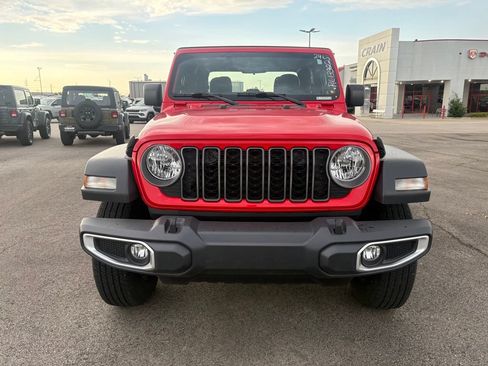 Used 2024 Jeep Gladiator Sport AWD/4WD image 2