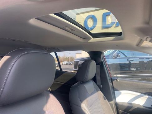 Used 2024 Chevrolet Trax LT w/ Sunroof Package image 6