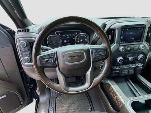 Used 2022 GMC Sierra 2500 Denali w/ Denali Black Diamond Edition AWD/4WD image 11