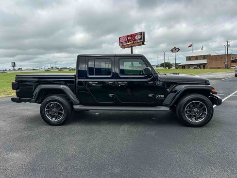 Used 2020 Jeep Gladiator Overland AWD/4WD image 5